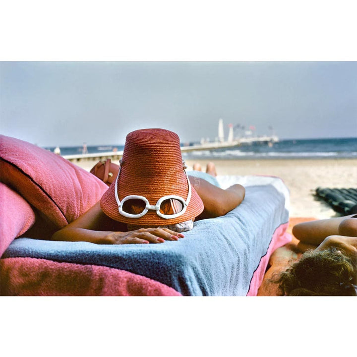Sunbathing In Venice By Slim Aarons C Size | 320 X 490Mm Unframed 600 760Mm Framed / Unframed Print